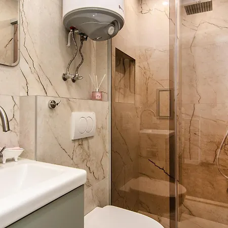 Tiny In Center Of Appartamento *