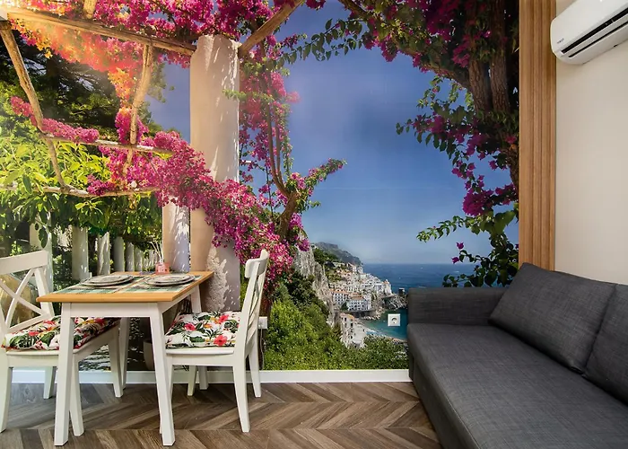 Tiny In Center Of アパート