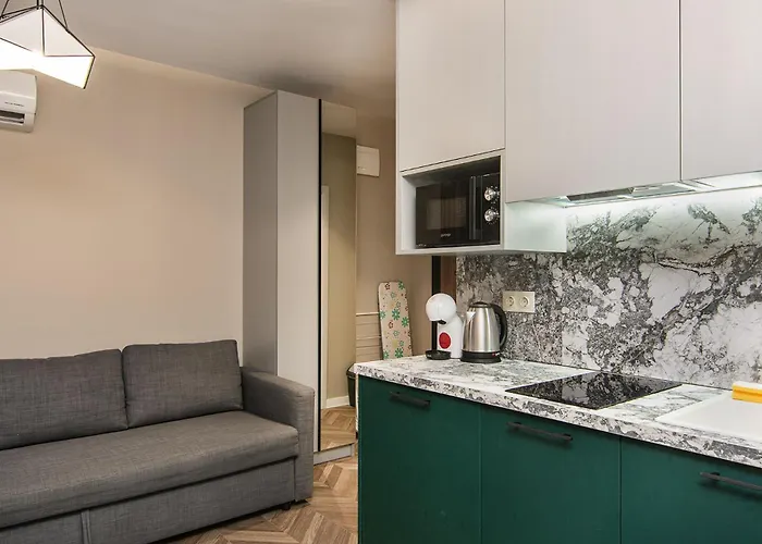 アパート Tiny In Center Of