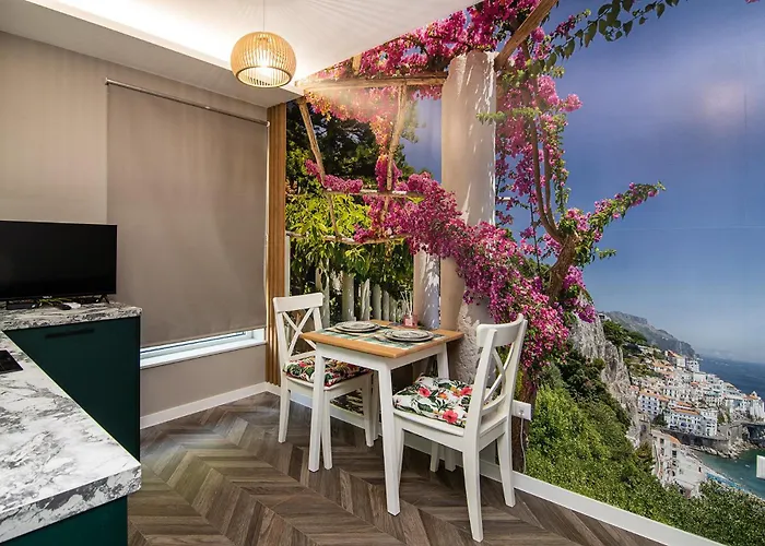 Tiny In Center Of アパート *