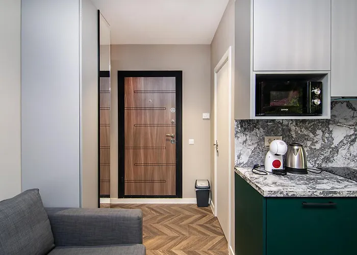 Tiny In Center Of アパート *