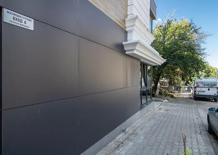 アパート Tiny In Center Of *